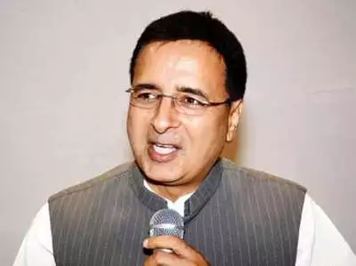 सुरजेवाला बोले, सरकार नहीं मुनाफाखोर कम्पनी चला रहे हैं मोदी